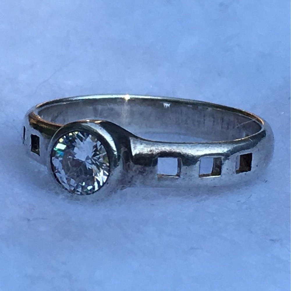Stylish Women's Silver Ring with Cubic Zirconia Solitaire, Size 8